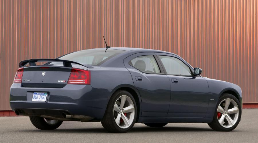  Dodge Charger SRT8 2006 года  (фото 2 из 14)